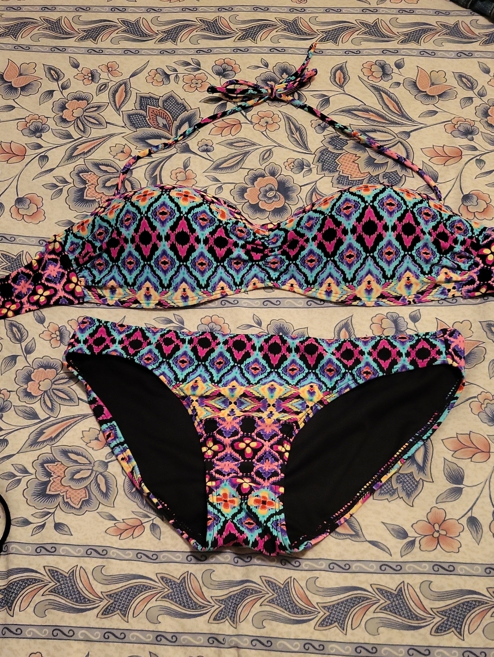 Women’s Multicolor Patterned Bikini Set - Vibrant Aztec Print